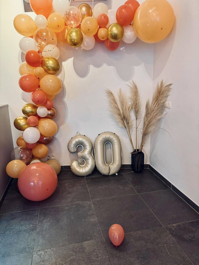Arche de ballons pêche et dorée avec chiffres 30